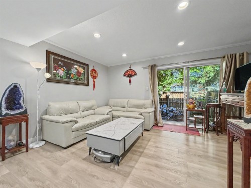 6878 Arlington Street, Vancouver, BC - Indoor Photo Showing Living Room