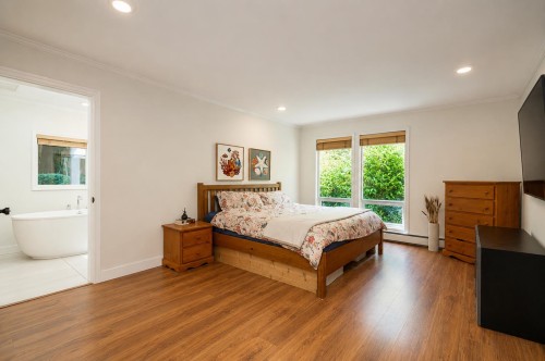 3841 Bayridge Avenue, West Vancouver, BC 