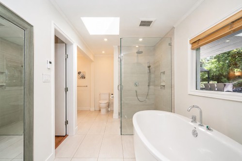 3841 Bayridge Avenue, West Vancouver, BC 