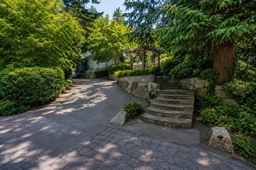 3841 Bayridge Avenue, West Vancouver, BC 