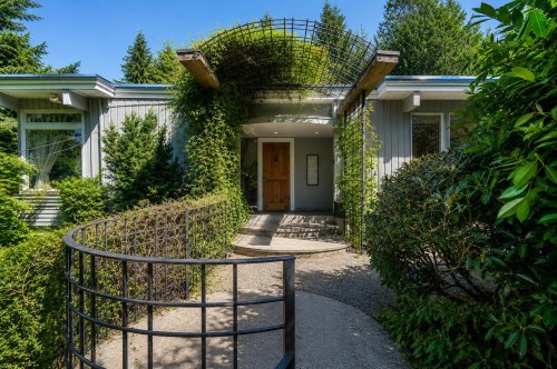 3841 Bayridge Avenue, West Vancouver, BC 