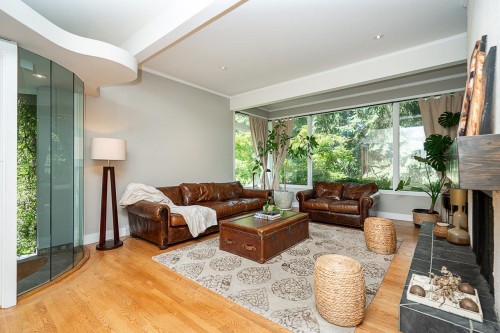 3841 Bayridge Avenue, West Vancouver, BC 
