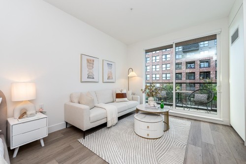 203-422 Lakewood Drive  Vancouver, BC V5L 0E8