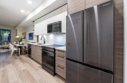 207-422 Lakewood Drive  Vancouver, BC V5L 4L7