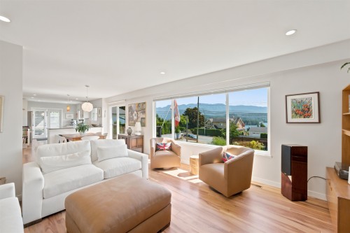 575 Dollarton Highway N, North Vancouver, BC 