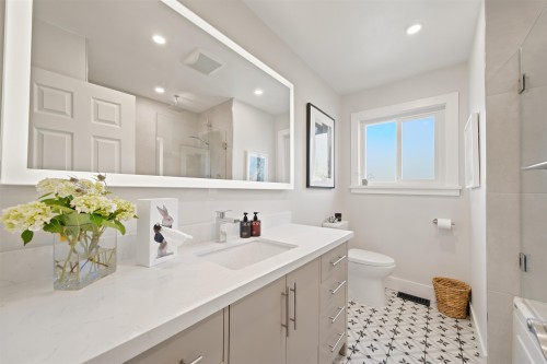 575 Dollarton Highway N, North Vancouver, BC 