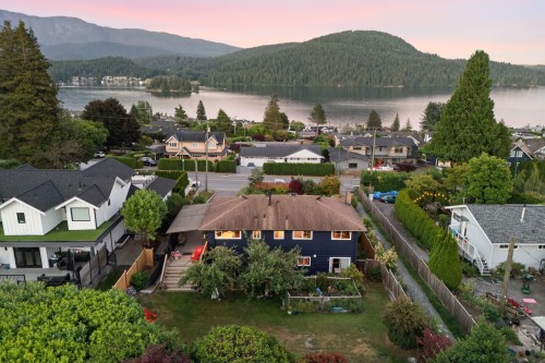 575 Dollarton Highway N, North Vancouver, BC 