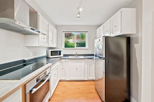 575 Dollarton Highway N, North Vancouver, BC 