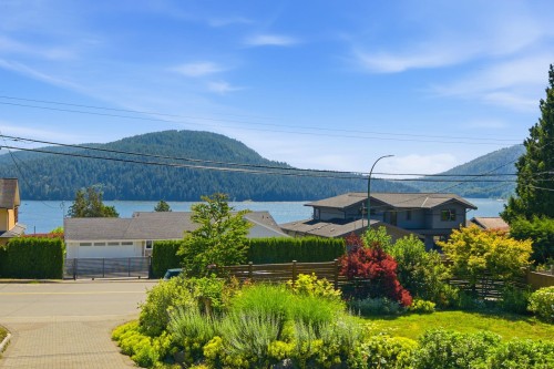 575 Dollarton Highway N, North Vancouver, BC 