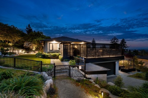 255 Sandringham Crescent, North Vancouver, BC 
