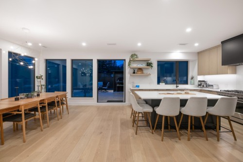 255 Sandringham Crescent, North Vancouver, BC 