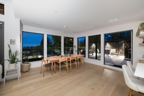 255 Sandringham Crescent, North Vancouver, BC 