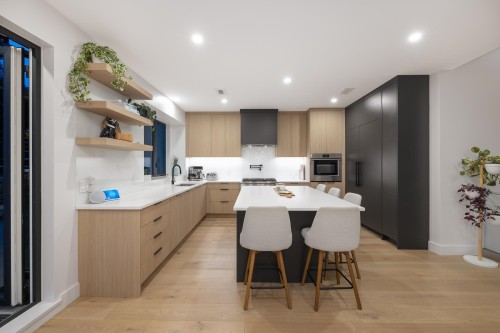 255 Sandringham Crescent, North Vancouver, BC 
