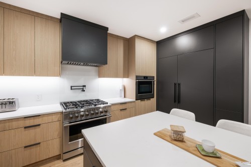 255 Sandringham Crescent, North Vancouver, BC 