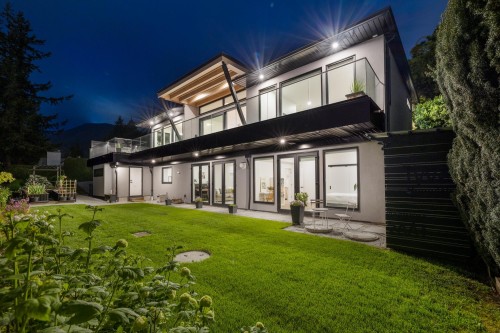 255 Sandringham Crescent, North Vancouver, BC 