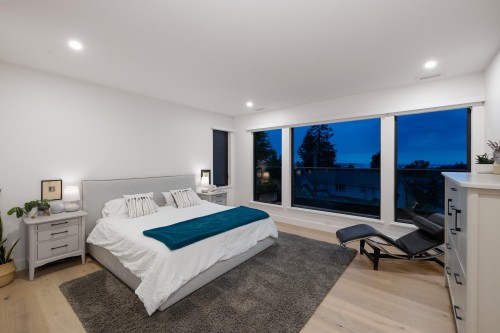 255 Sandringham Crescent, North Vancouver, BC 