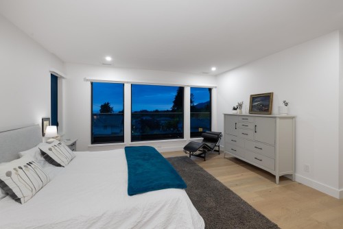 255 Sandringham Crescent, North Vancouver, BC 