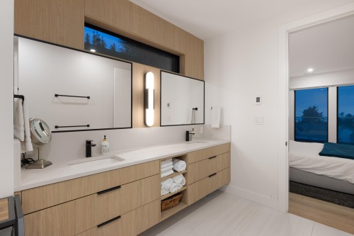 255 Sandringham Crescent, North Vancouver, BC 