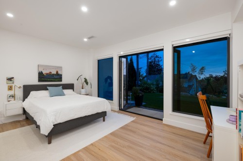 255 Sandringham Crescent, North Vancouver, BC 