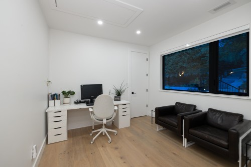 255 Sandringham Crescent, North Vancouver, BC 