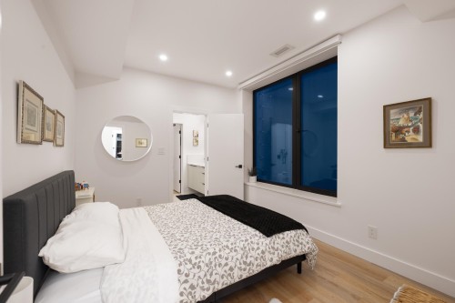 255 Sandringham Crescent, North Vancouver, BC 