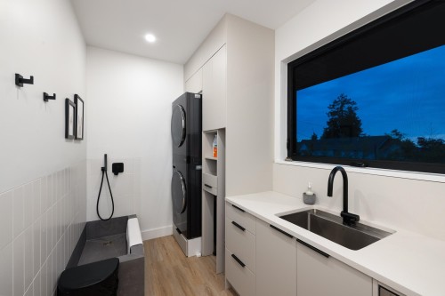 255 Sandringham Crescent, North Vancouver, BC 