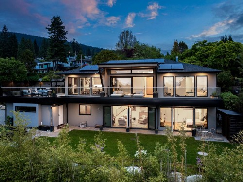 255 Sandringham Crescent, North Vancouver, BC 