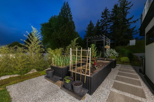 255 Sandringham Crescent, North Vancouver, BC 