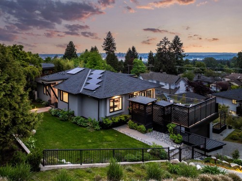 255 Sandringham Crescent, North Vancouver, BC 