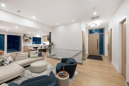 255 Sandringham Crescent, North Vancouver, BC 