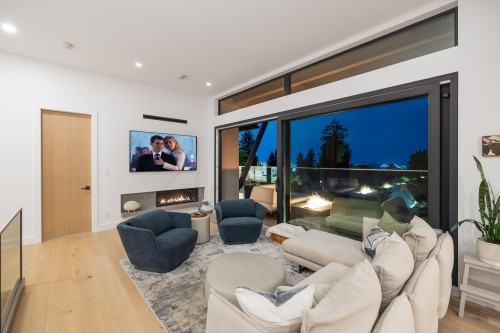 255 Sandringham Crescent, North Vancouver, BC 