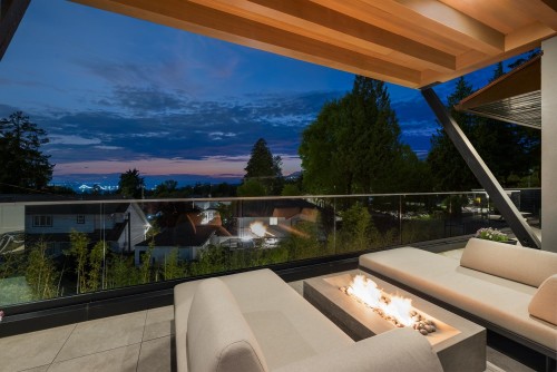 255 Sandringham Crescent, North Vancouver, BC 