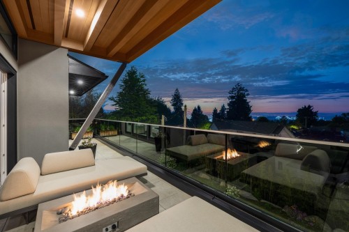 255 Sandringham Crescent, North Vancouver, BC 