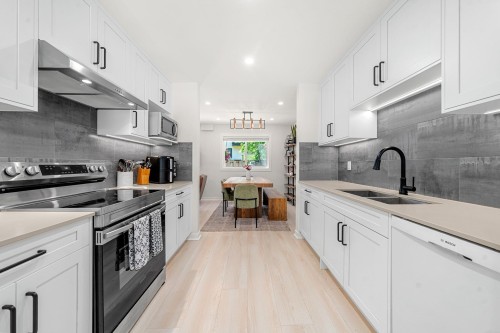 1206 Premier Street  North Vancouver, BC V7J 2H4