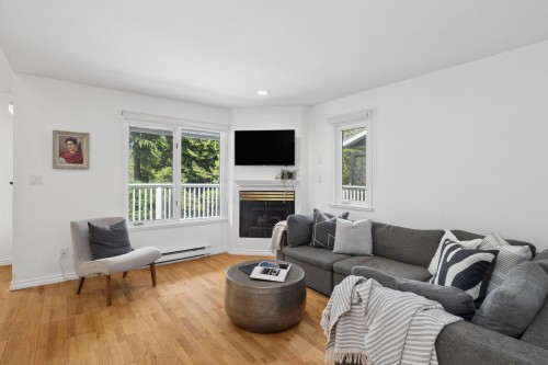 207-1518 Bowser Avenue, North Vancouver, BC 