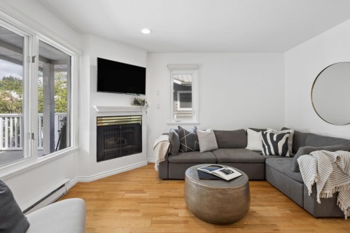 207-1518 Bowser Avenue, North Vancouver, BC 