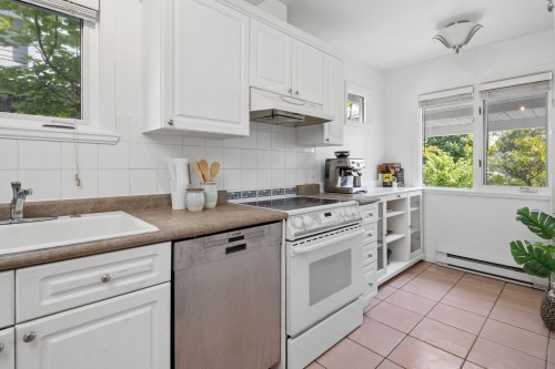 207-1518 Bowser Avenue, North Vancouver, BC 