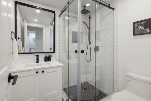 207-1518 Bowser Avenue, North Vancouver, BC 