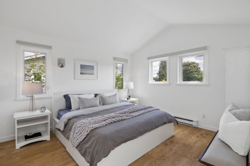 207-1518 Bowser Avenue, North Vancouver, BC 