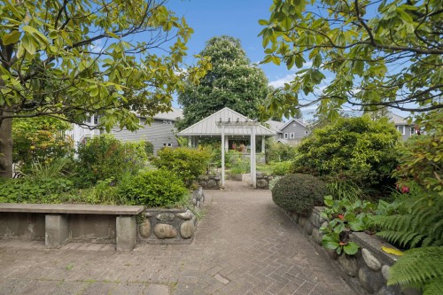 207-1518 Bowser Avenue, North Vancouver, BC 