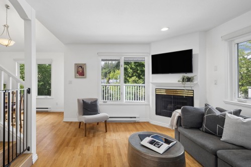 207-1518 Bowser Avenue, North Vancouver, BC 