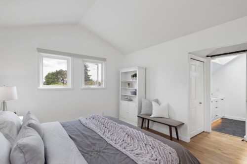 207-1518 Bowser Avenue, North Vancouver, BC 