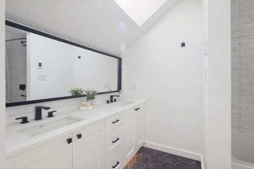 207-1518 Bowser Avenue, North Vancouver, BC 