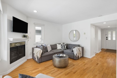207-1518 Bowser Avenue, North Vancouver, BC 
