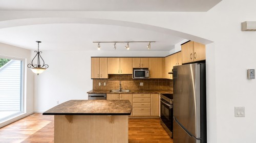 35-2351 Parkway Boulevard, Coquitlam, BC - Indoor Photo Showing Kitchen