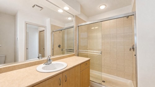 35-2351 Parkway Boulevard, Coquitlam, BC - Indoor Photo Showing Bathroom