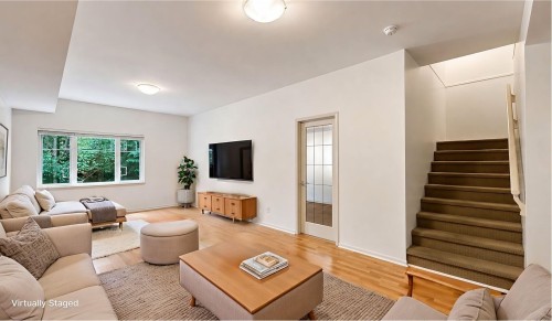 35-2351 Parkway Boulevard, Coquitlam, BC - Indoor Photo Showing Living Room