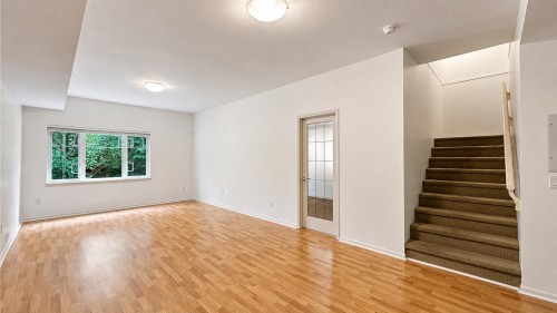35-2351 Parkway Boulevard, Coquitlam, BC - Indoor Photo Showing Other Room