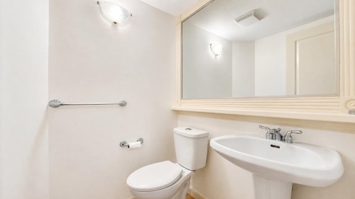 35-2351 Parkway Boulevard, Coquitlam, BC - Indoor Photo Showing Bathroom