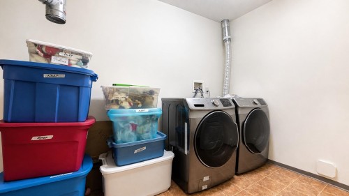 35-2351 Parkway Boulevard, Coquitlam, BC - Indoor Photo Showing Laundry Room